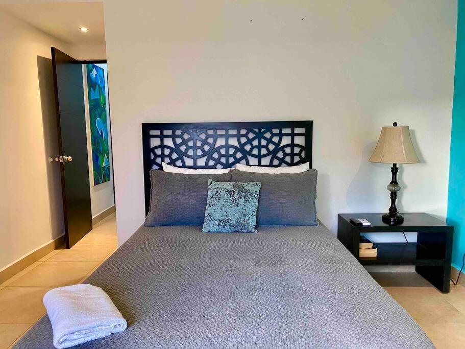 Apartamento Huge Apartment, Steps To The & Lifestyle *
