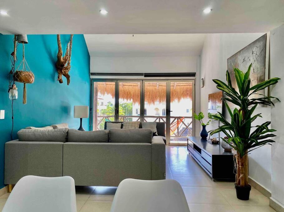 Huge Apartment, Steps To The & Lifestyle